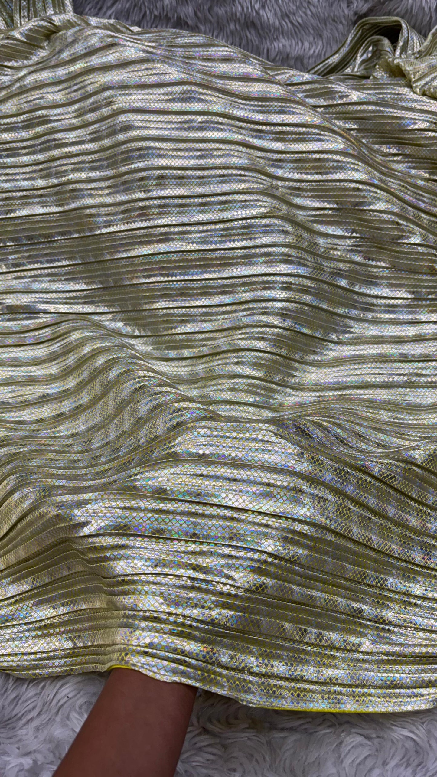Metalic snake pleats